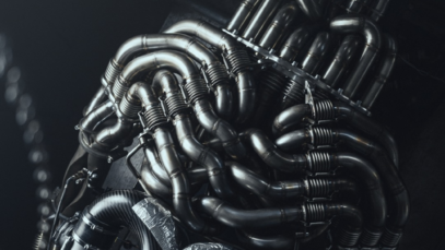 Az új De Tomaso P900 V12 élőlényként lélegzi túl a 12000-et