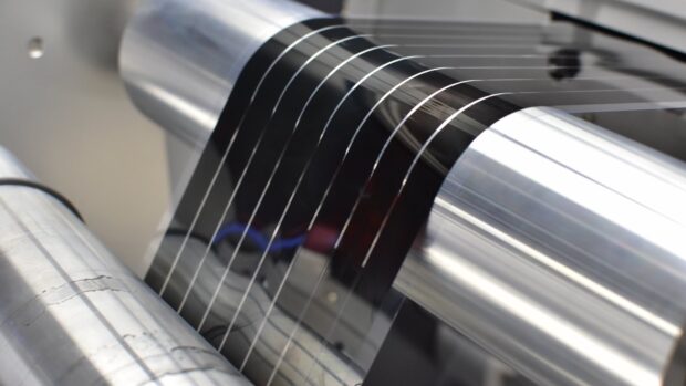 Az Active Surfaces ragasztható perovszkit napelemekkel indítaná el a napenergia 2.0 korszakát