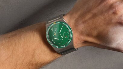 A Ressence TYPE 7 két új, vibráló színvariánsa garantáltan feldobja a minimalista órák világát