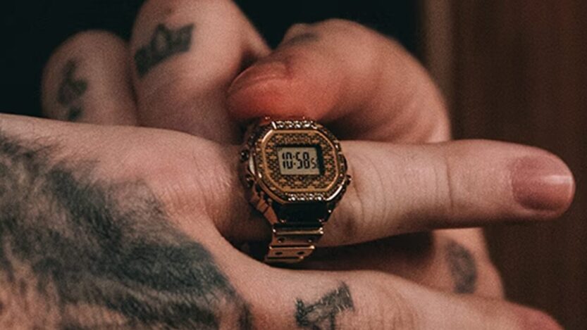 J Balvin egy pazar, aranytónusú és strasszkövekkel díszített Casio gyűrűórával hívta fel magára a figyelmet