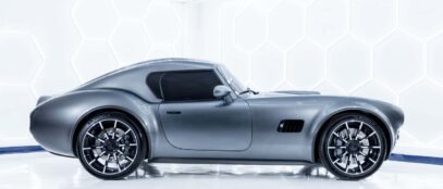 A 125 éves AC Cars 720 lóerős kompresszoros Cobra GT Coupéval támad