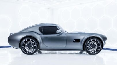 A 125 éves AC Cars 720 lóerős kompresszoros Cobra GT Coupéval támad