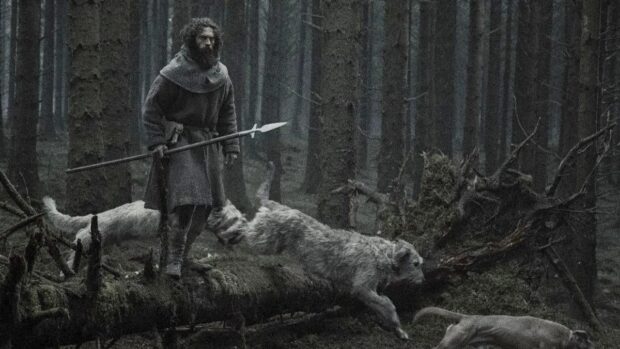 A Werwulf előzetese meztelen, bestiális Aaron Taylor-Johnsont és vérrel írt rituálékat mutat