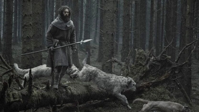 A Werwulf előzetese meztelen, bestiális Aaron Taylor-Johnsont és vérrel írt rituálékat mutat