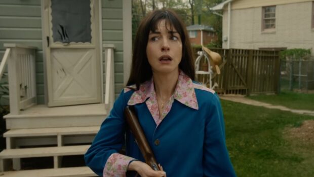 Az új előzetes felfedi Anne Hathaway és Ewan McGregor dinoszauruszos túlélőfilmjének családi rémálmát