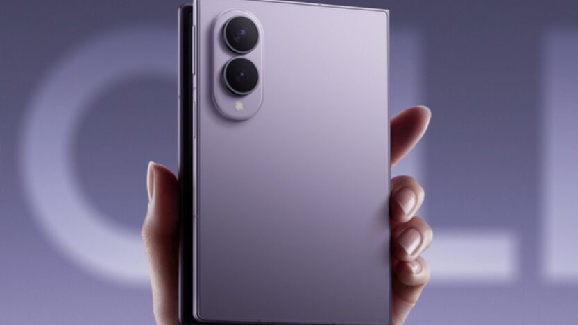 A Samsung új összehajtható mobiljai végre nem csak egy irányba hajlanak meg