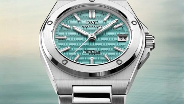 Az IWC Ingenieur Automatic 35 nyári kék számlapja azonnal elhozza a gondtalan tengerparti hangulatot