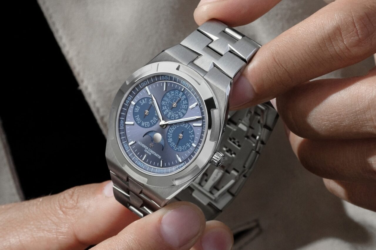 A Vacheron Constantin világosabb kék árnyalattal frissíti az Overseas óracsaládot