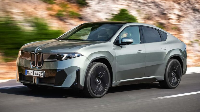 Az új BMW iX4 akár 612 lóerővel és 828 kilométeres hatótávval érkezik 2027-ben